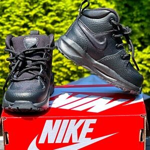 NEW Nike Youth Manoa Waterproof Mid Casual Sneaker Boot - Baby Toddler 5C